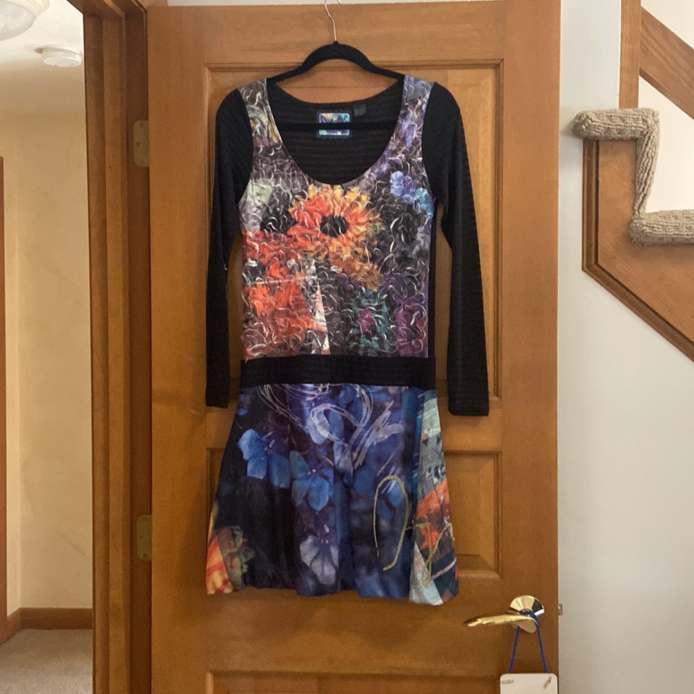 Light and breezy floral print dress with sheer arms. Looks better in per…